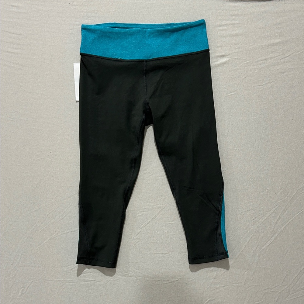 Marika Black and Teal Women's Capri Leggings